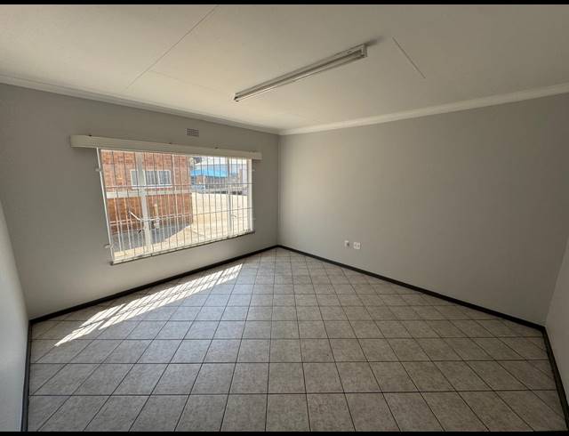 400M² WAREHOUSE TO LET IN WYNBERG